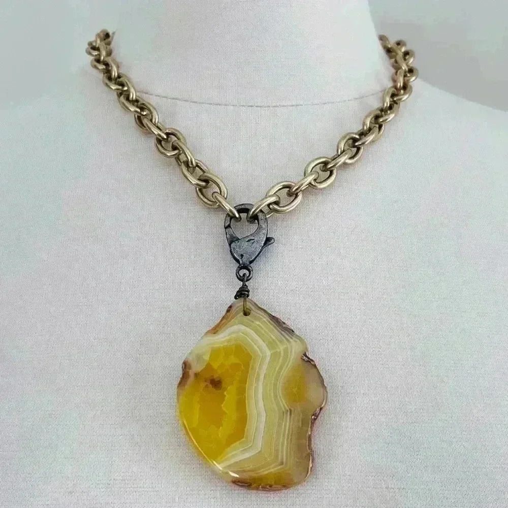 Removable Gemstone Pendant Necklace In A Gold Chain NWOT